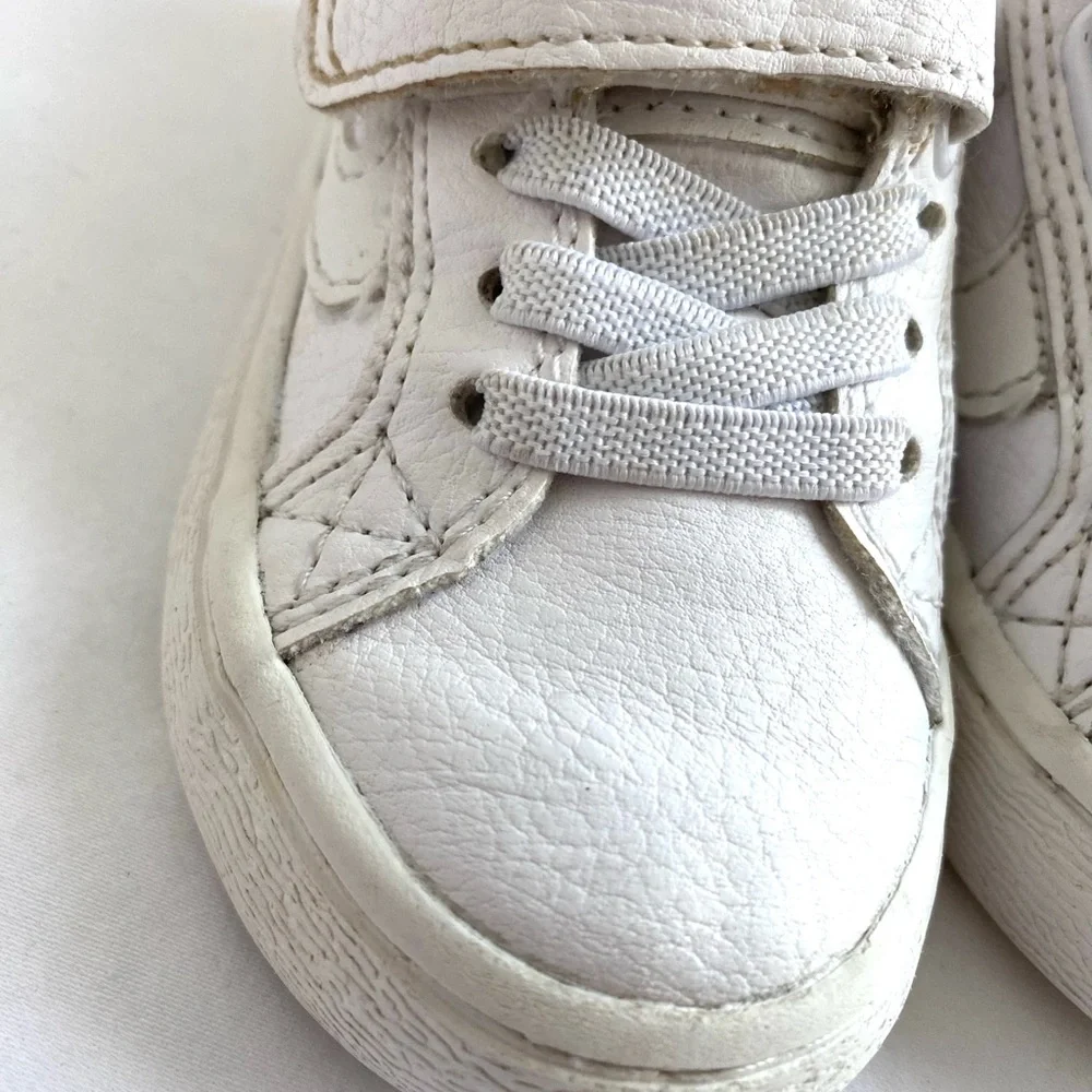 THE CHILDREN’S PLACE Unisex -Child and Toddler Uniform Low Top Sneakers Size 5